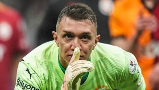 Galatasaray'da bir devrin sonu: Muslera'nın yerine Avrupa Ligi'nde harikalar yaratan kaleci